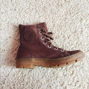 Brown converse boots worn twice great condition