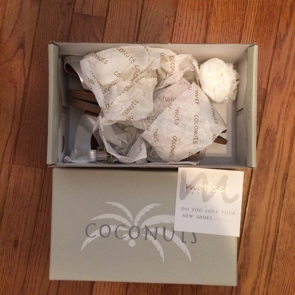 Coconuts Shoes - NWT neutral & metallic sandals ⚜ Coconuts Shoes - NWT neutral & metallic sandals ⚜