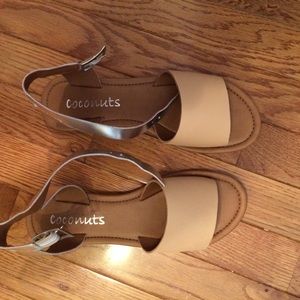 Coconuts Shoes - NWT neutral & metallic sandals β Coconuts Shoes - NWT neutral & metallic sandals β