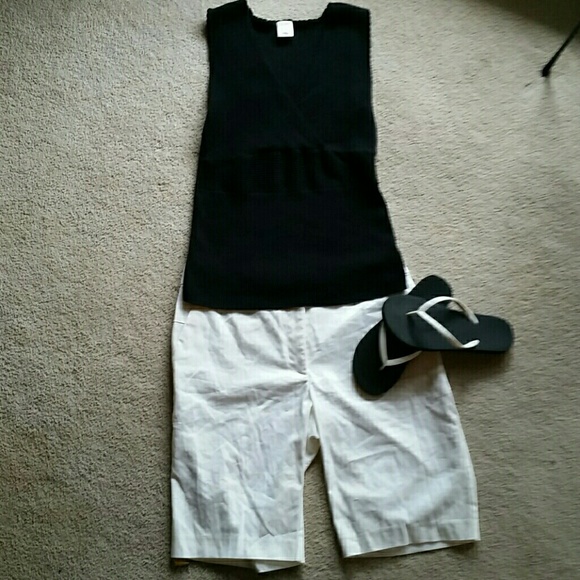 Sleeveless lightweight sweater