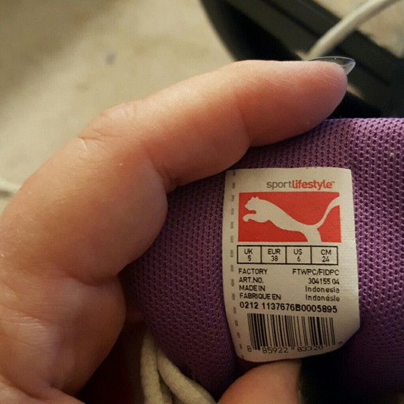 Shoes - Picture 4 of 4