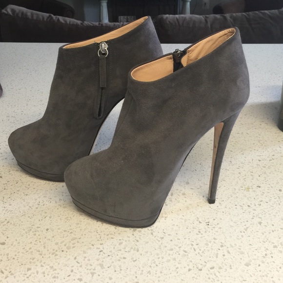 Gray Suede Giuseppe Zanotti Booties. Size 38 1/2 - Picture 1 of 3