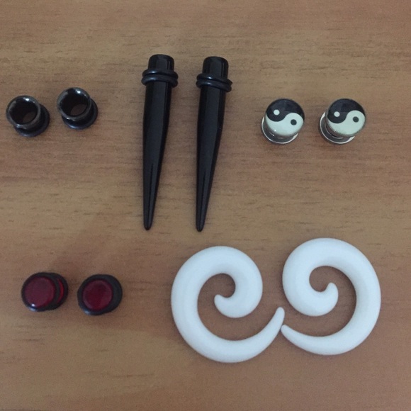 0g (8mm) tunnels/spirals/plugs ears collection