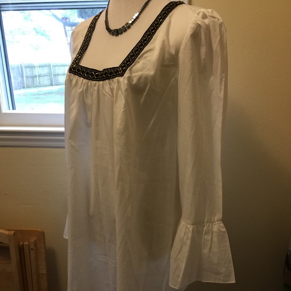 Trending white Tunic Top long-bell sleeve - Picture 3 of 3