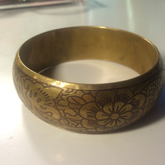 Gold bangle bracelet