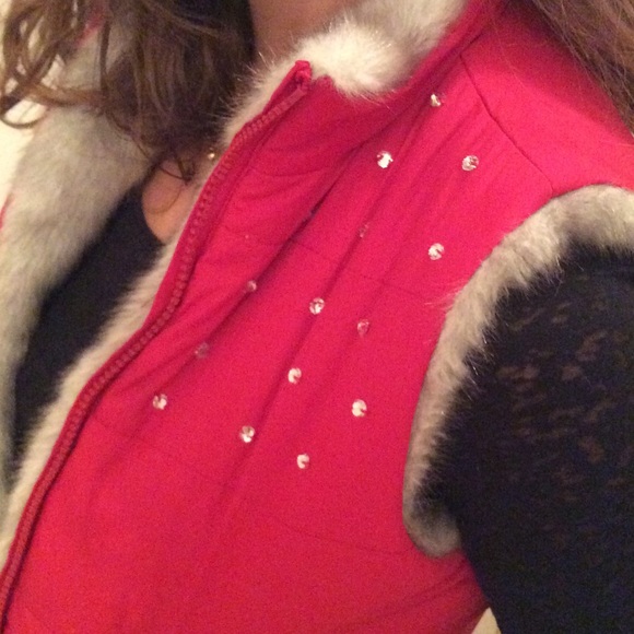 Red vest - Picture 4 of 4