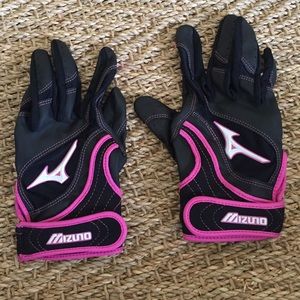 Mizuno Women's Softball gloves size M