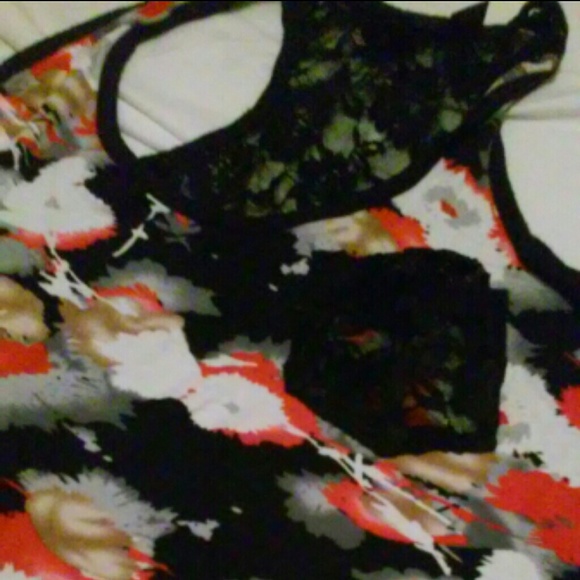 Lace Back Tank - Picture 4 of 4
