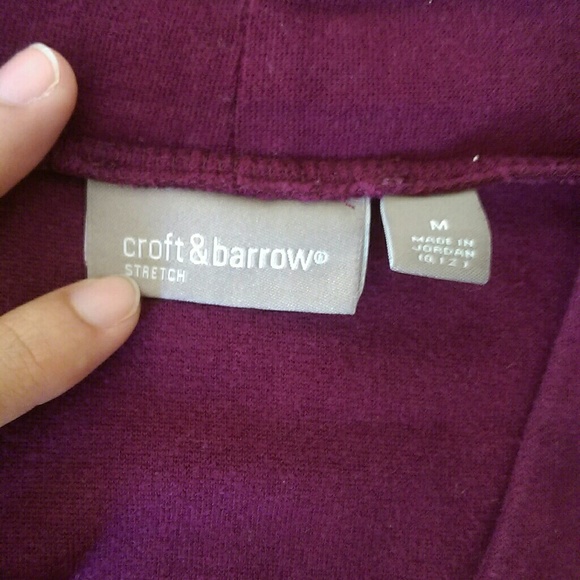 Croft & Barrow V-neck maroon top - Picture 2 of 4