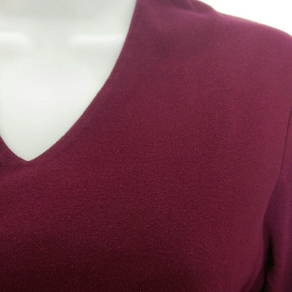 Croft & Barrow V-neck maroon top - Picture 3 of 4