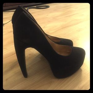 Forever 21 Black Suede Curved Heel Pumps size 6