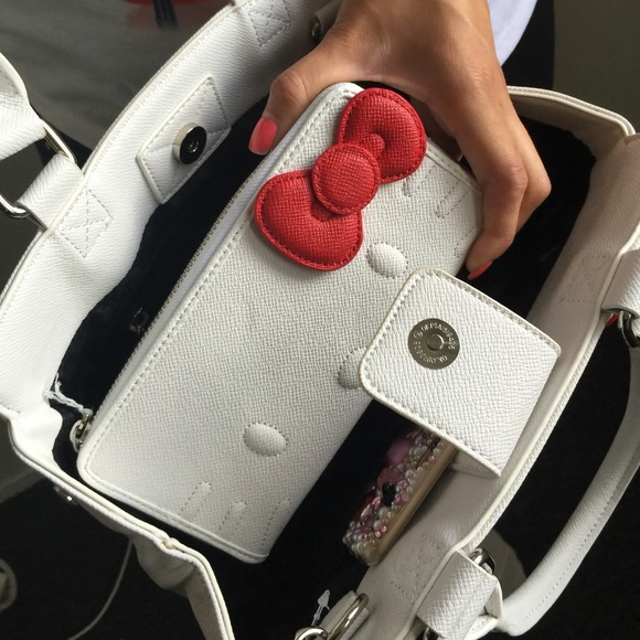 Defective Hello! Kitty White Wallet - Picture 2 of 7