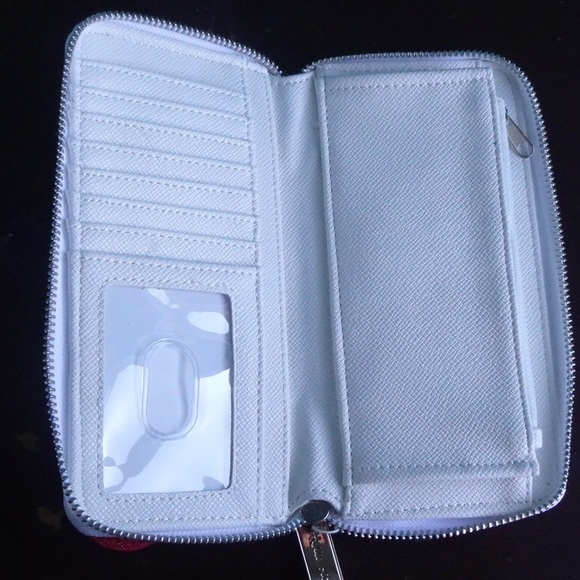 Defective Hello! Kitty White Wallet - Picture 3 of 7