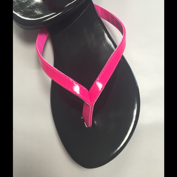 Hot Pink Summer sandals flip flops thongs - Picture 2 of 4