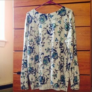 Floral Old Navy sweater💙