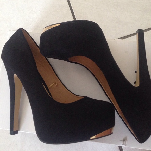 Heels - Picture 2 of 3