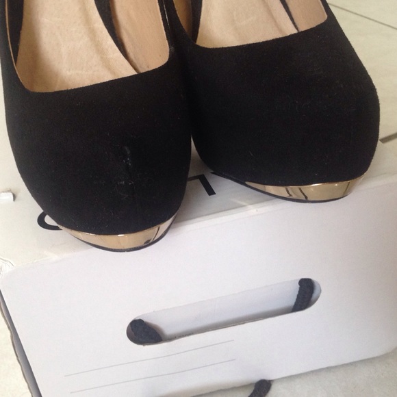 Heels - Picture 3 of 3