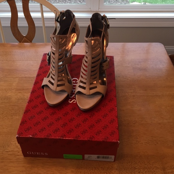 Guess heels in light leather