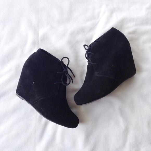 DV by Dolce Vita suede wedge boot
