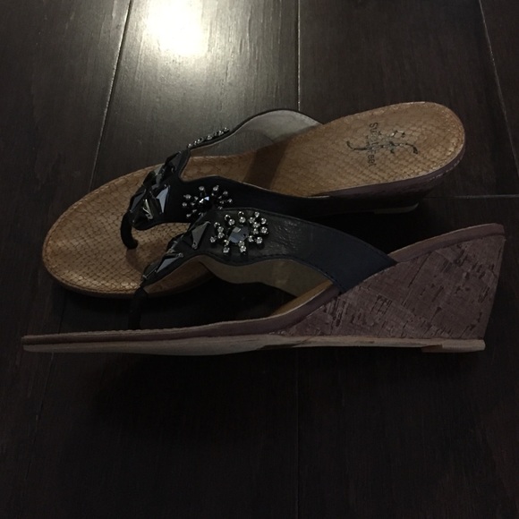 Cute embellished wedges - Picture 2 of 4