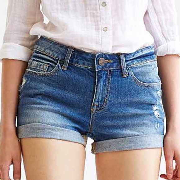 🍃SOLD🍃BDG Mid Rise Shortie