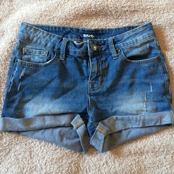 🍃SOLD🍃BDG Mid Rise Shortie - Picture 2 of 3