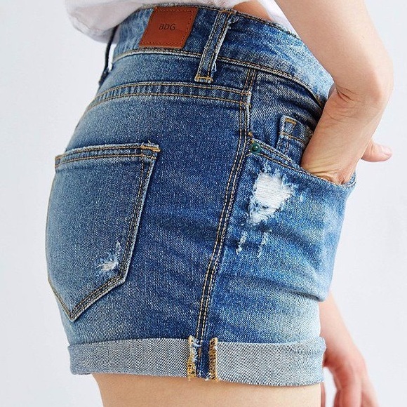 🍃SOLD🍃BDG Mid Rise Shortie - Picture 3 of 3