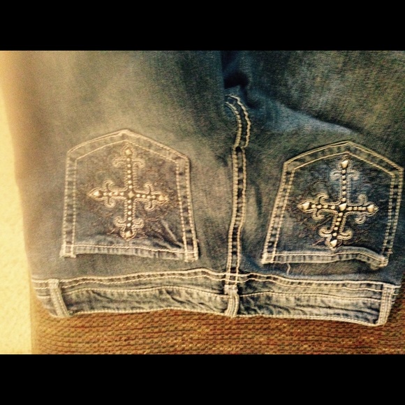 Jeans with studded pockets