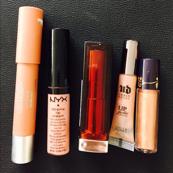 🚫SOLD IN BUNDLE🚫🍯NUDE🍯 never used lippies