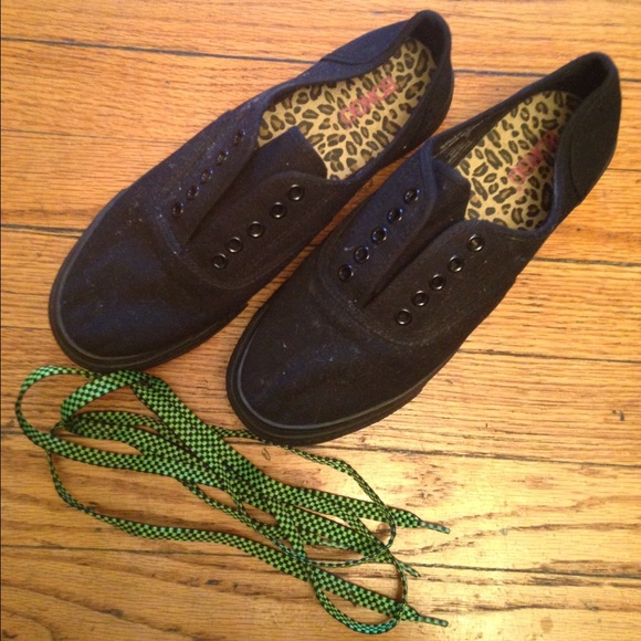 Vans -like platform shoes