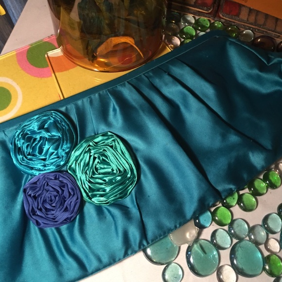 Express Clutch Bag - Picture 2 of 4