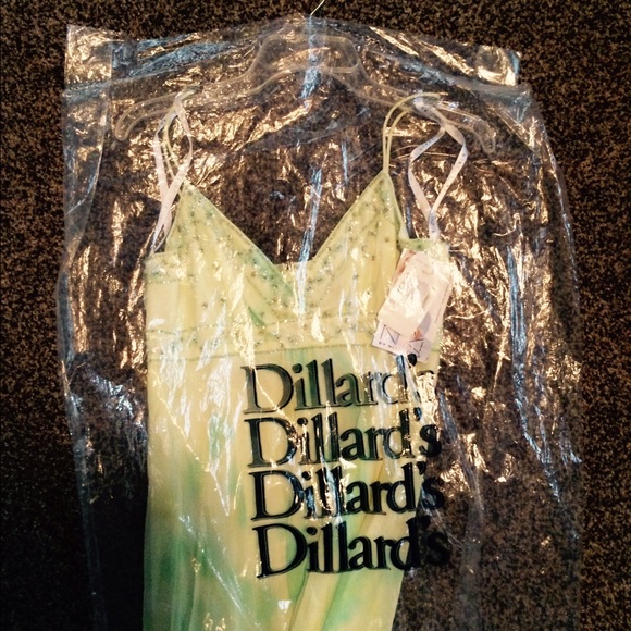 Dress - Picture 2 of 4