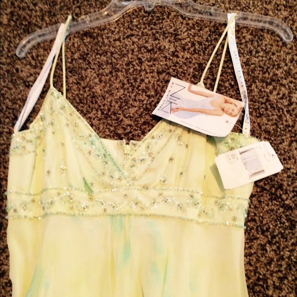 Dress - Picture 3 of 4