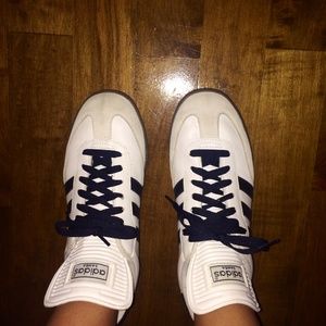 White and black adidas sambas **mens size