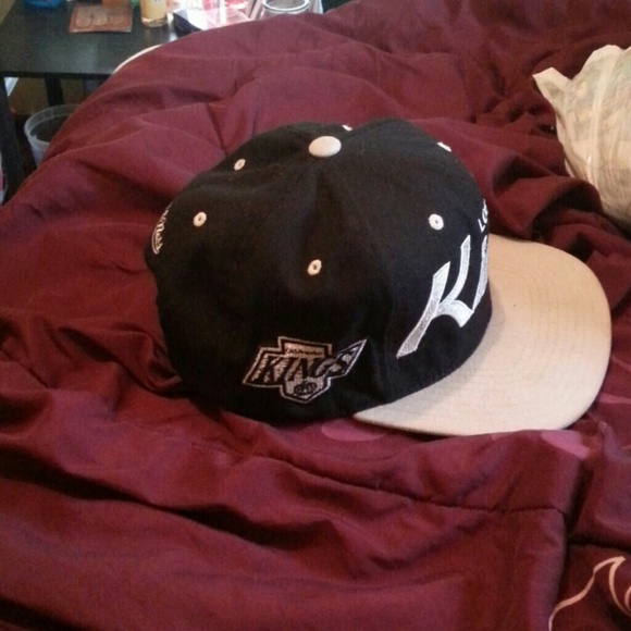 Snap back hat - Picture 2 of 3