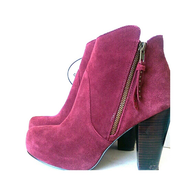 Steve Madden Georga Burgundy Suede Booties.
