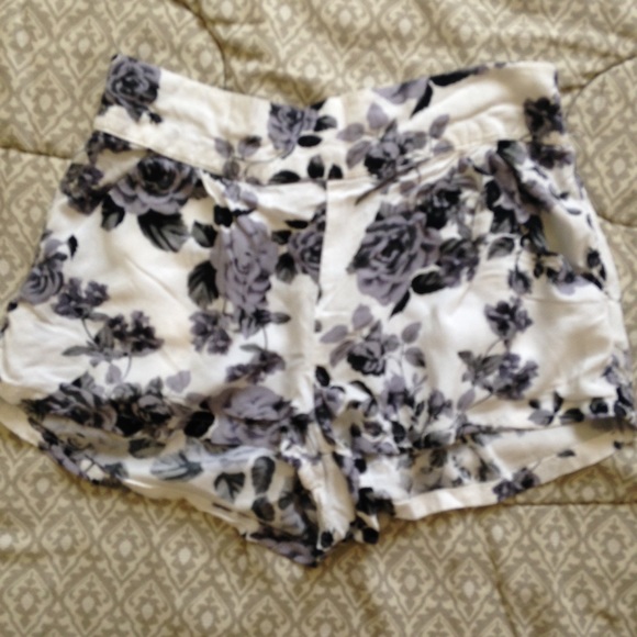 High waisted Flowy floral shorts