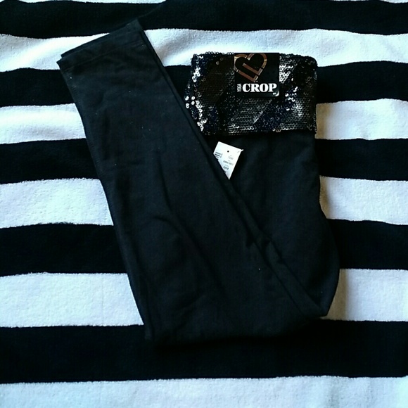 Aeropostale Yoga Crop (Small)