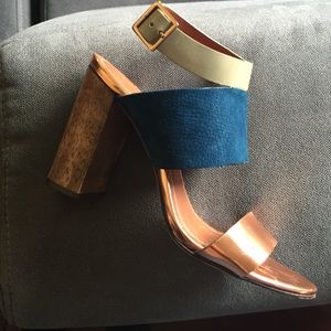 HP 5/17 🎉  Elizabeth&James Rose Gold Sandals