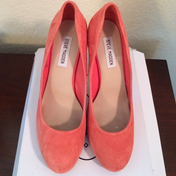 Steve Madden Coral Suede Pumps