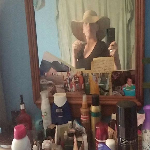 Hat - Picture 3 of 4