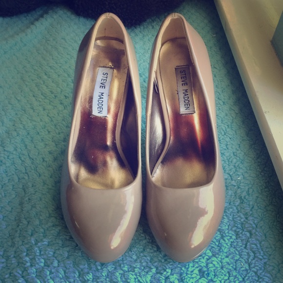 ✨NUDE STEVE MADDEN PUMPS✨