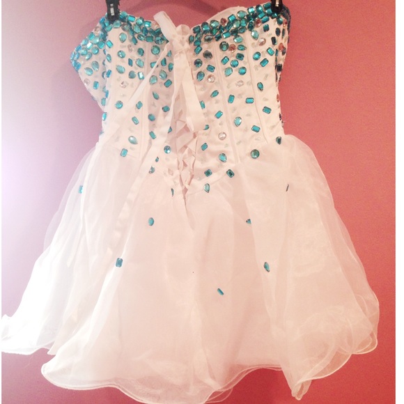 Prom Dress - Picture 2 of 4