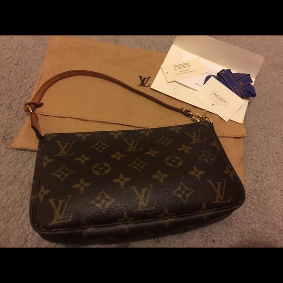 *SOLD* Louis Vuitton pouchette