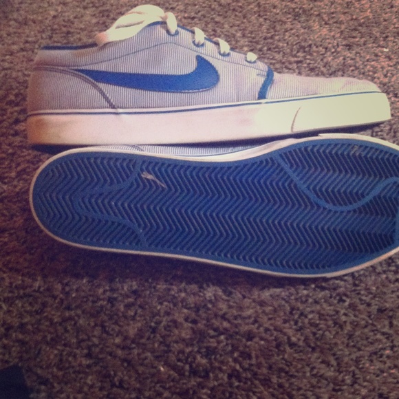 Nike's - Picture 1 of 1