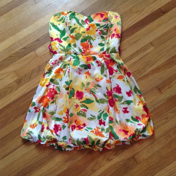 GORGEOUS floral dress!