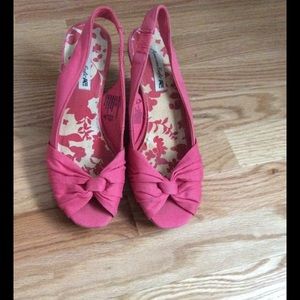 American Eagle pink wedges