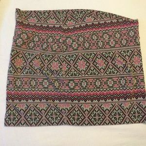 Patterned Body-Con Skirt.