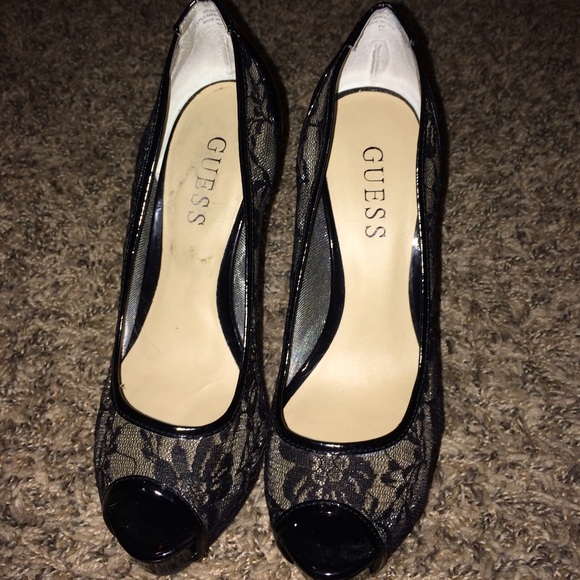 Black guess heels😍 NO FLAWS