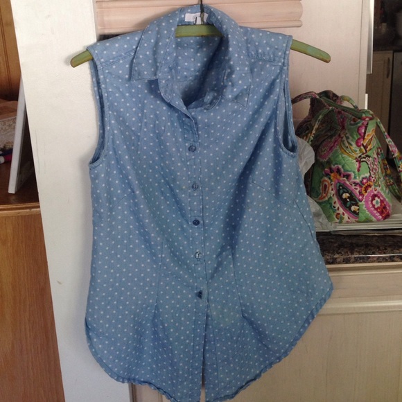 tied (or not) blue shirt!